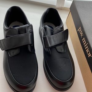 P.W. Minor Pleasure Dx2 Strap Leather Orthopedic Shoe- size 8 - width 2w